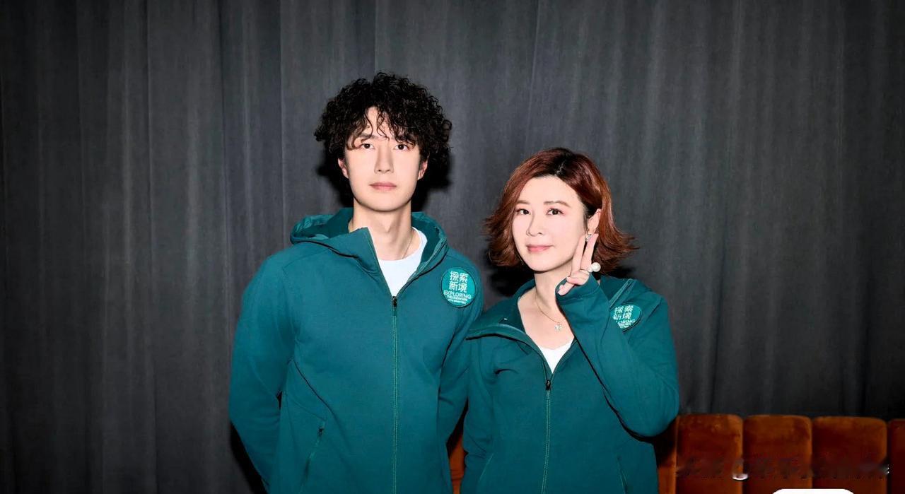 王一博拒绝了对方的中式教育

并且给予了反击

杜华分享说，把一搏当家人，给一搏