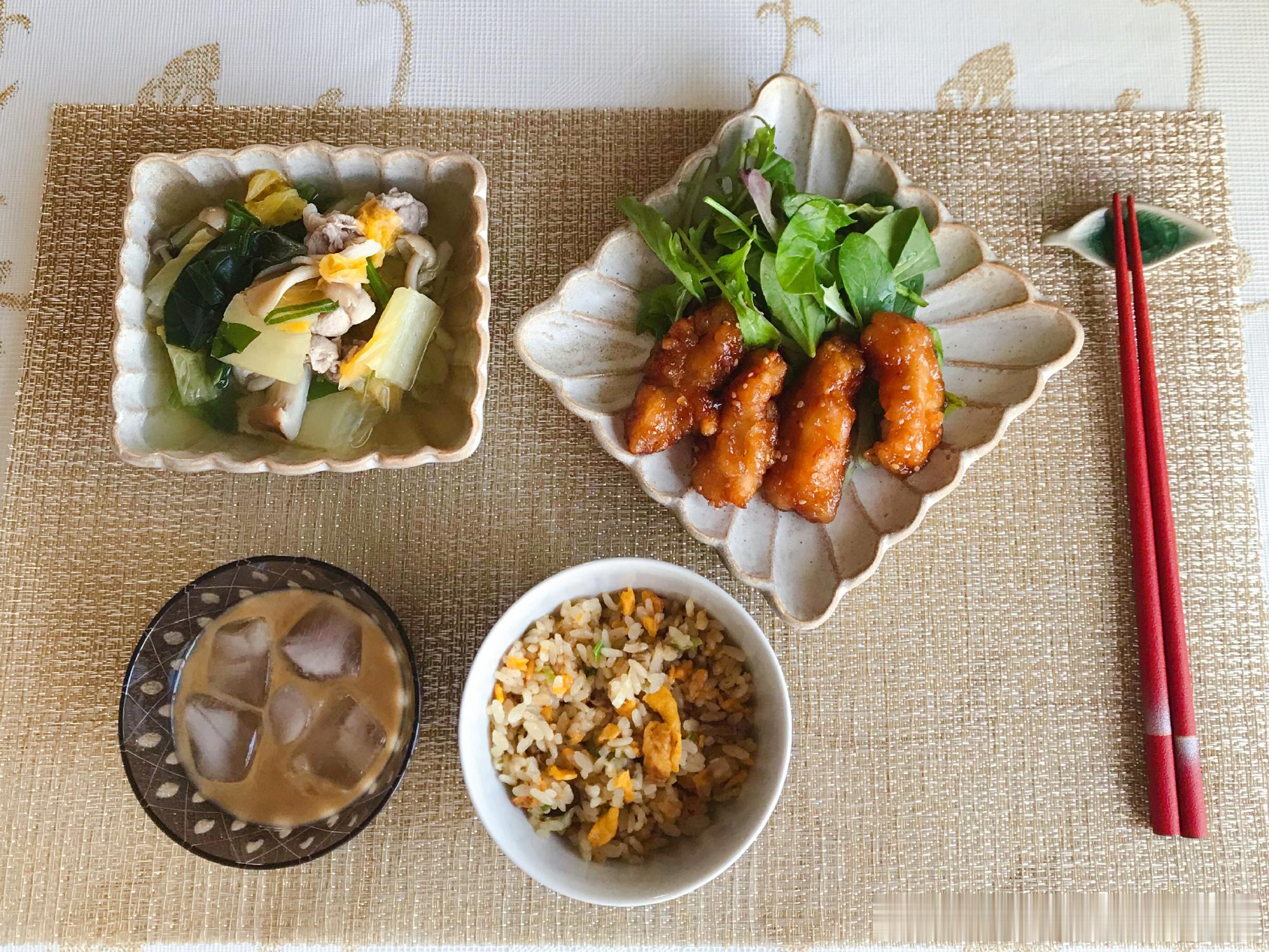 【搬运】2018年12月04日lunch time 还好前天晚上买的炒饭跟甜炸鸡