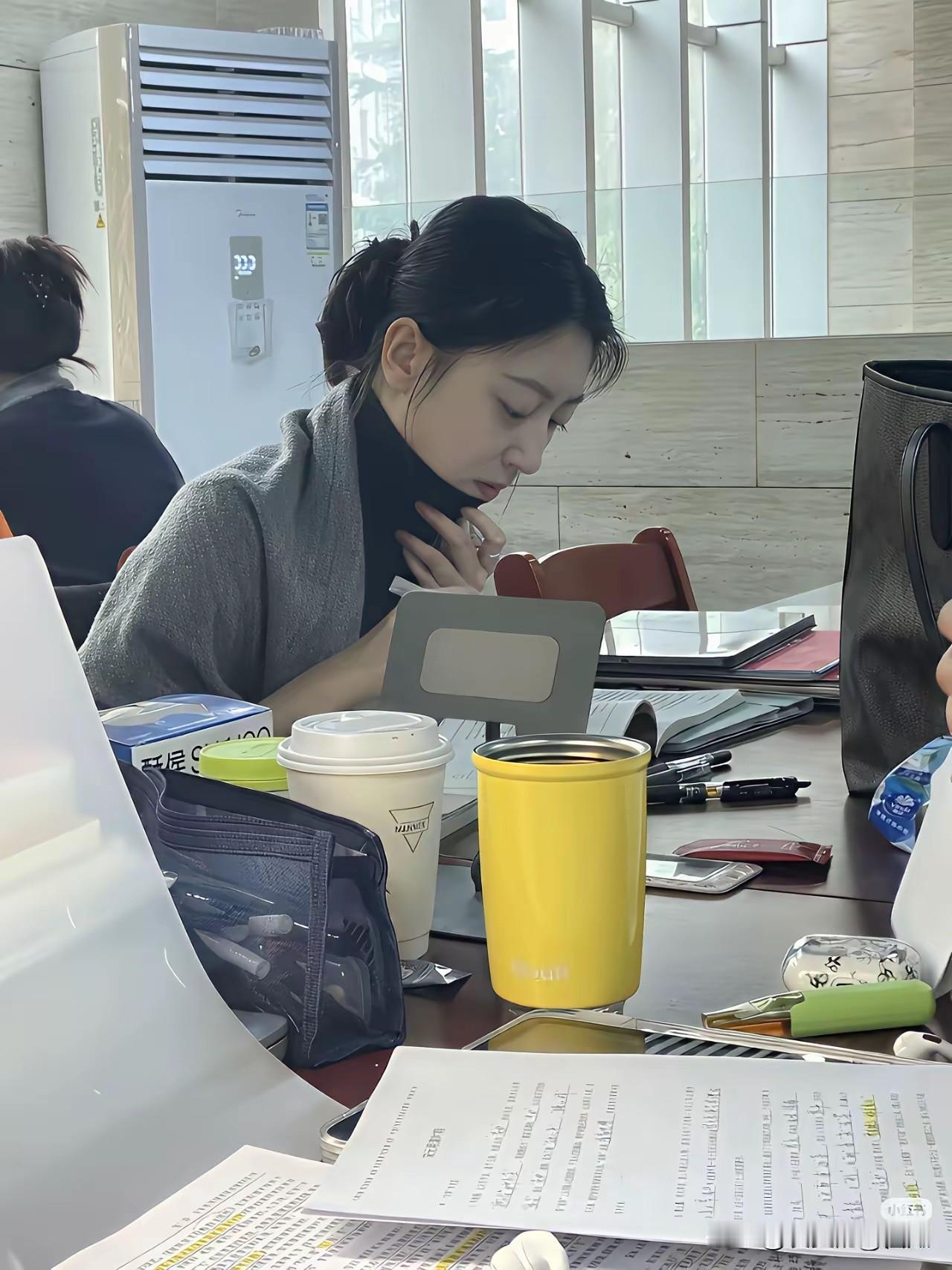 感觉这种级别的女生，一般男孩子也不去追，没有钱和权也追不到。