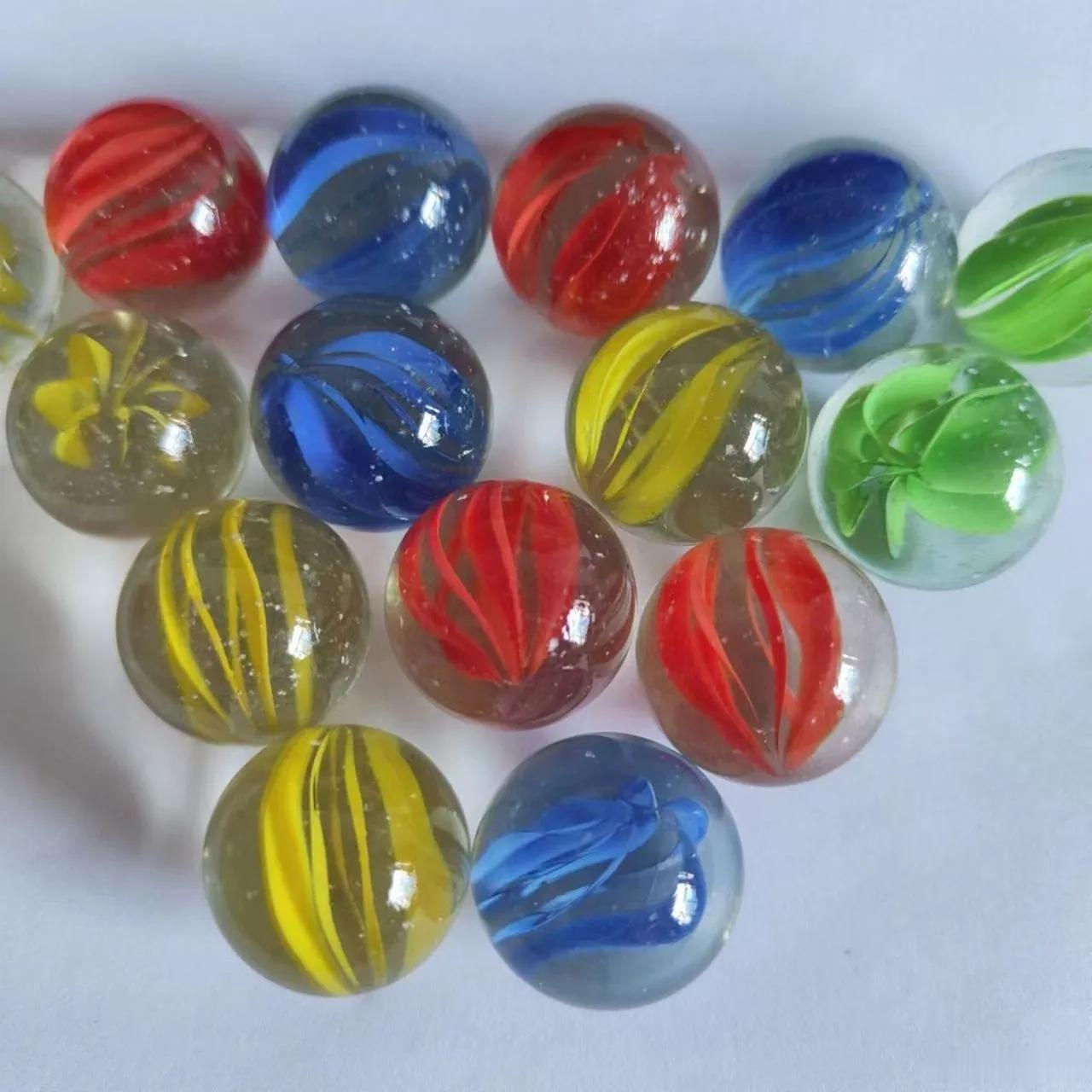 那个年代的童年，就算没有手机，照样过得开心。如果说弹珠，弓箭和弹弓是男生常玩的童