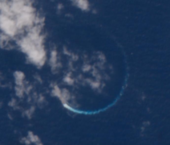 美军刚打捞出南海军机，菲律宾就侵闯黄岩岛空域，解放军迅速出动

在日本首相高市早