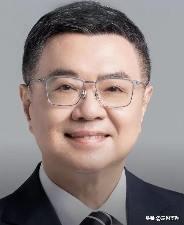 台立法机构8月14日审议年度总预算期间，国民党民意代表正式提案，申请冻结台行政机