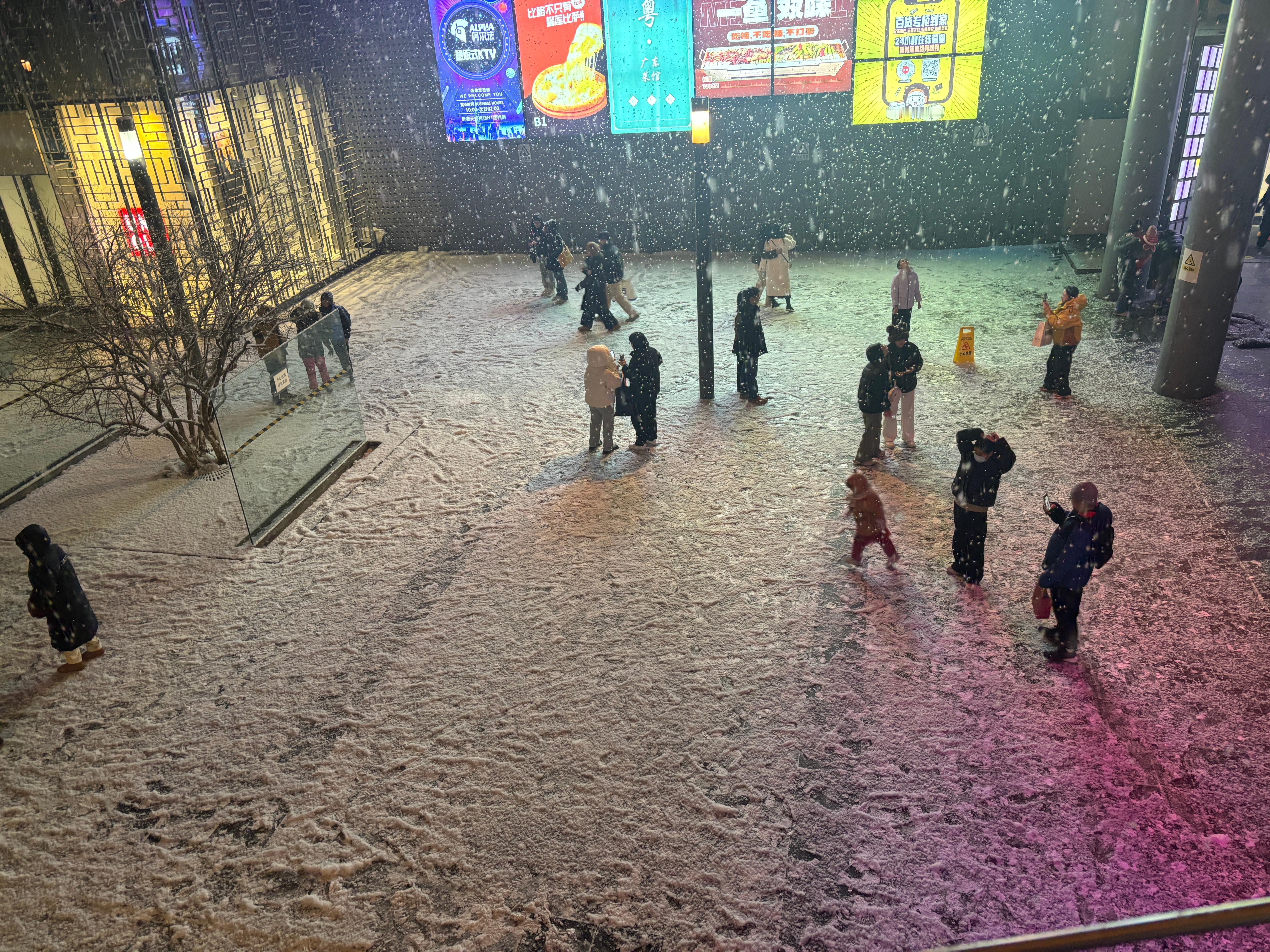 又可以打雪仗了