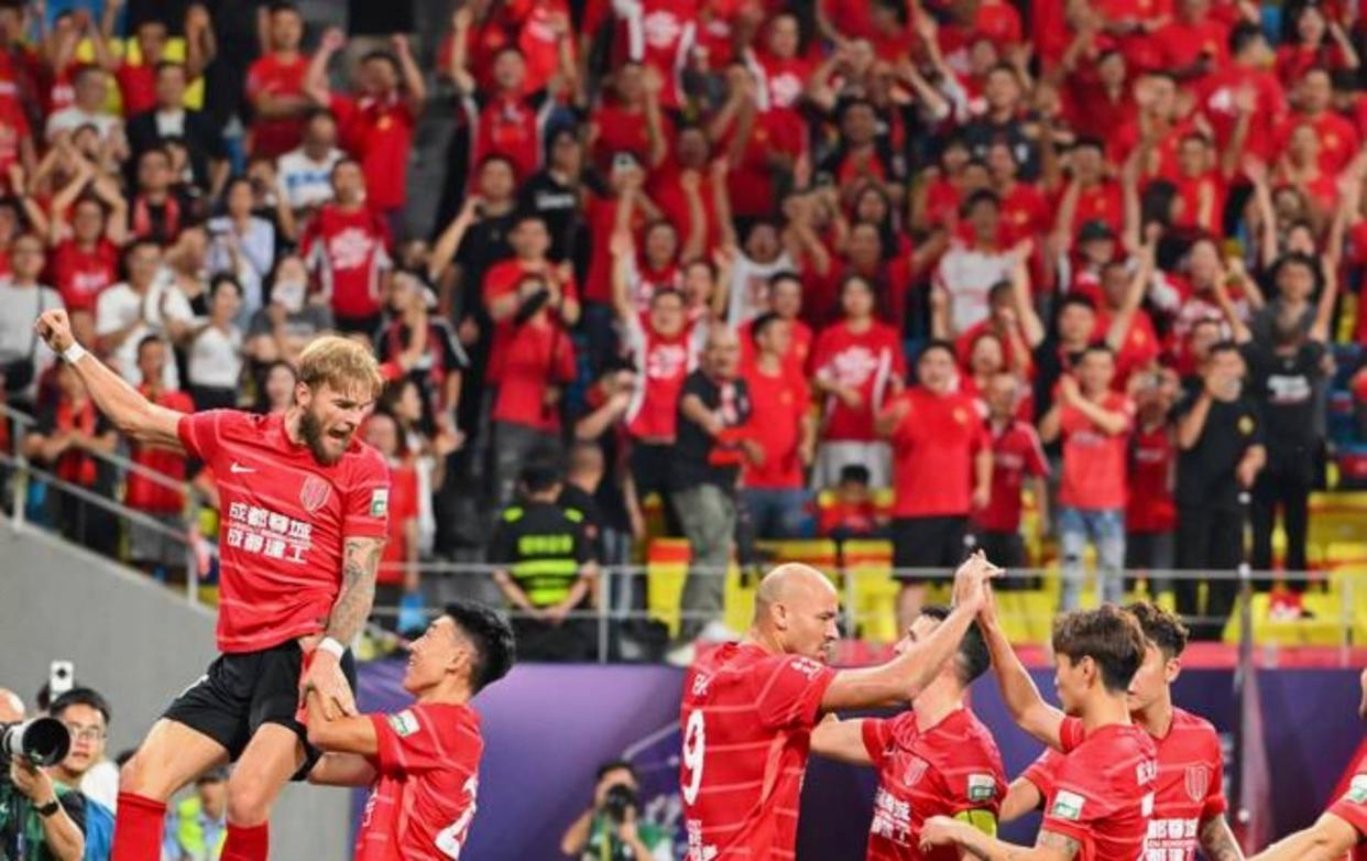 过年打比赛，成都蓉城和上海申花大年初一17号还要打最后一场亚冠比赛，而且是客场，