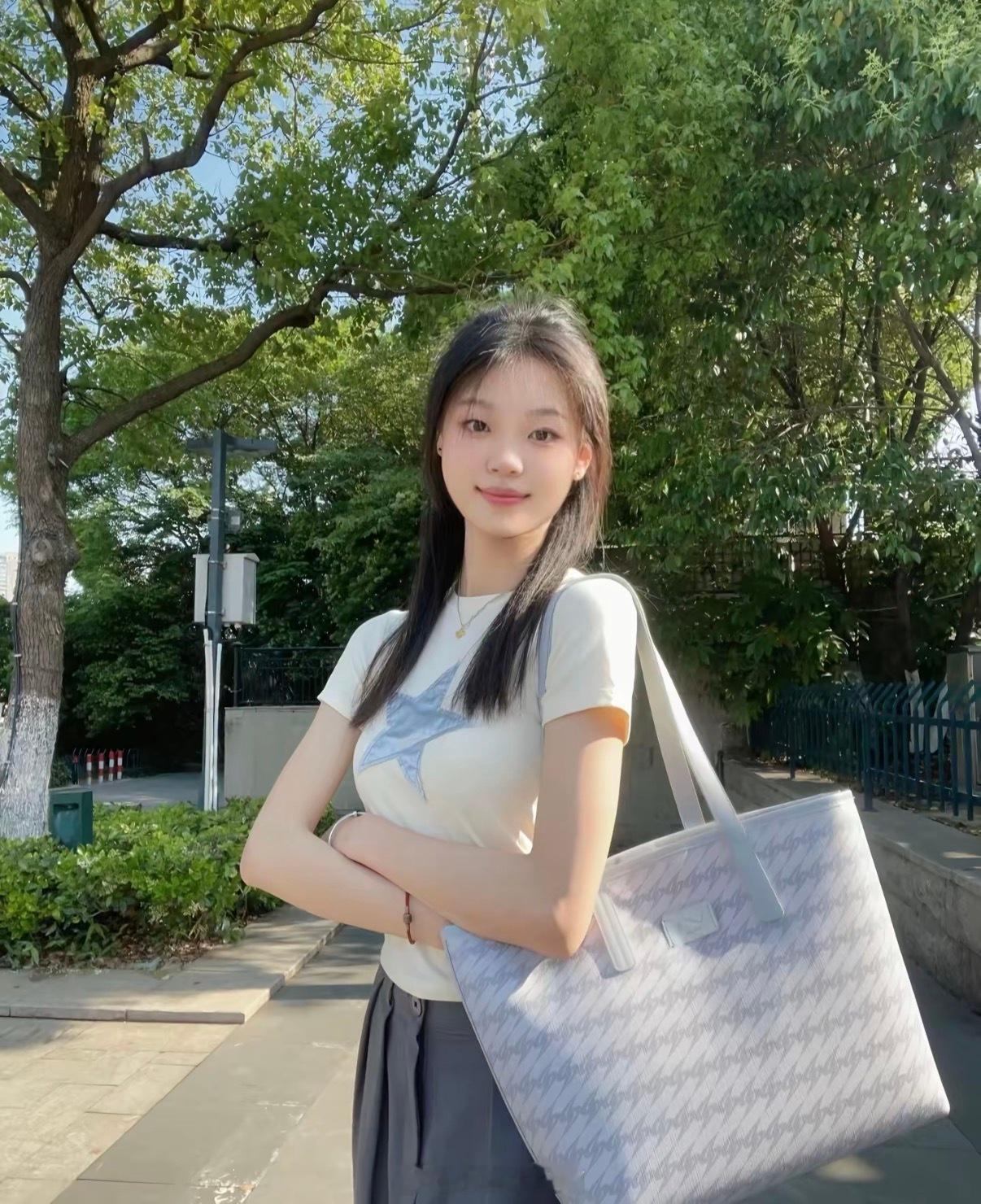 早上好呀，漂亮的小姐姐大家都喜欢吧 