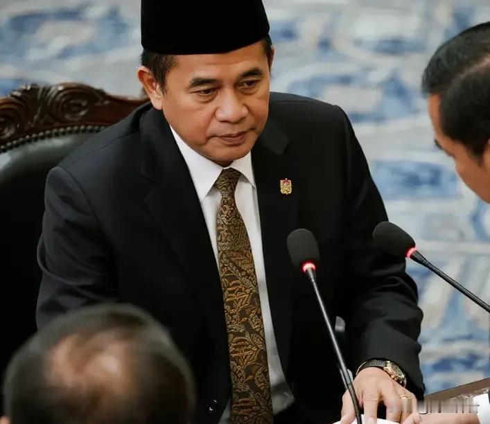 这印度尼西亚是想钱想疯了！
印尼财长说:将考虑效仿伊朗，在马六甲海峡收“过路费”