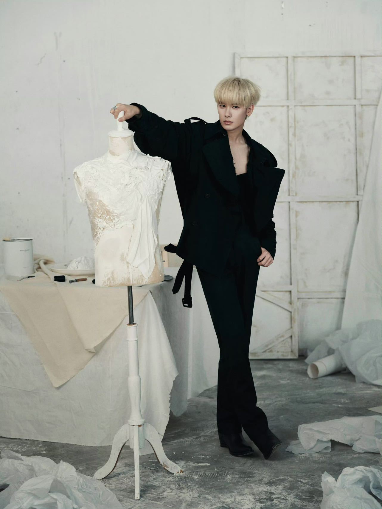 胡先煦我勒个大V被胡先煦下颚线鲨到 这造型是直接从漫画里走出来的吧？白衬衫配利落