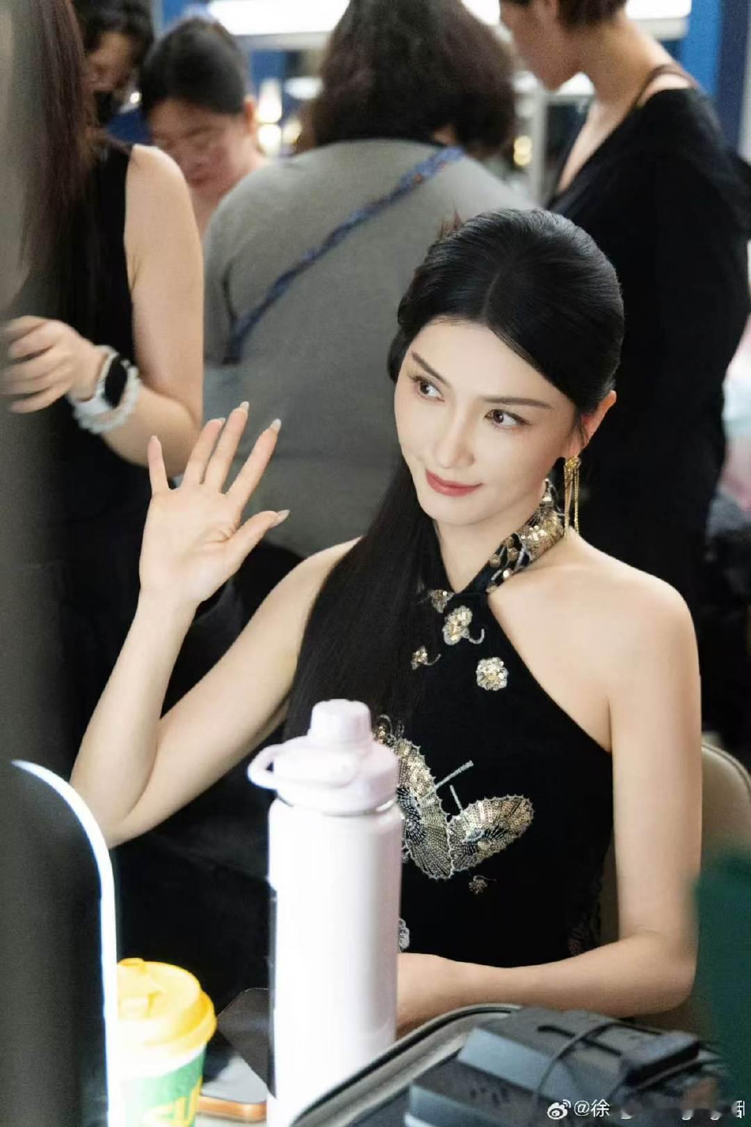徐洁儿徐洁儿坚强的女人不能哭 浪姐看的就是女生爱女生“坚强的女人不能哭”，短短一