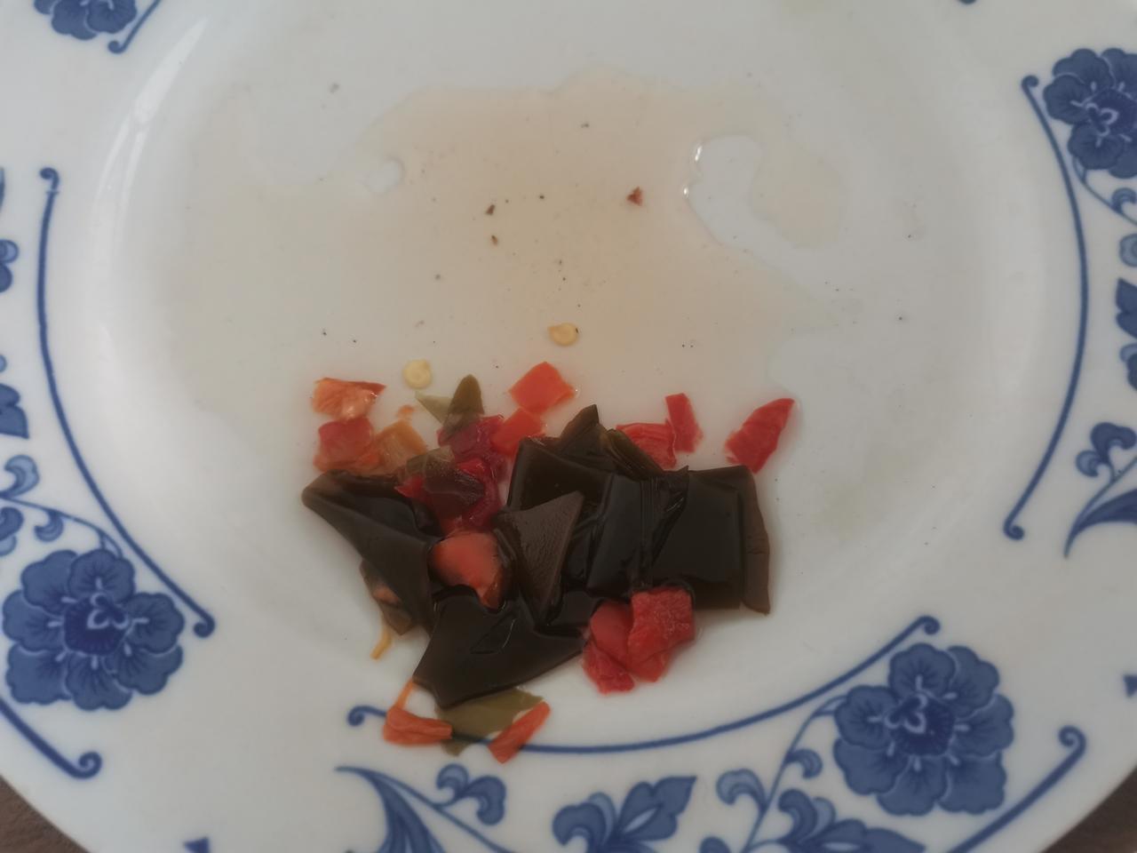 我的心态问题，网购了一包海带丝，第一口就尝出来牙碜，马上找客服，客服说补偿5元不