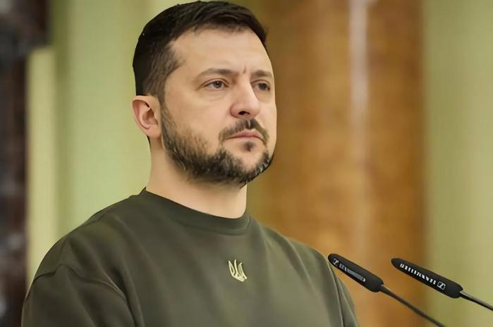 打了好几年的俄乌战场突然在28日扔出个大瓜，乌克兰总统当众喊话要谈和平，结果俄罗