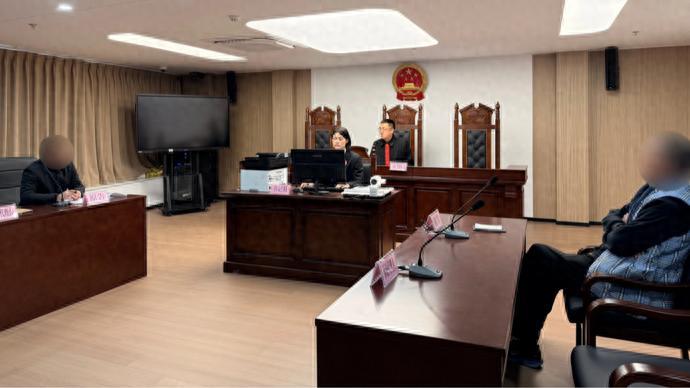 吵翻天！上海，一对离婚多年的夫妻闹上法庭，只因前婆婆去世后，前夫把女子的名字刻在