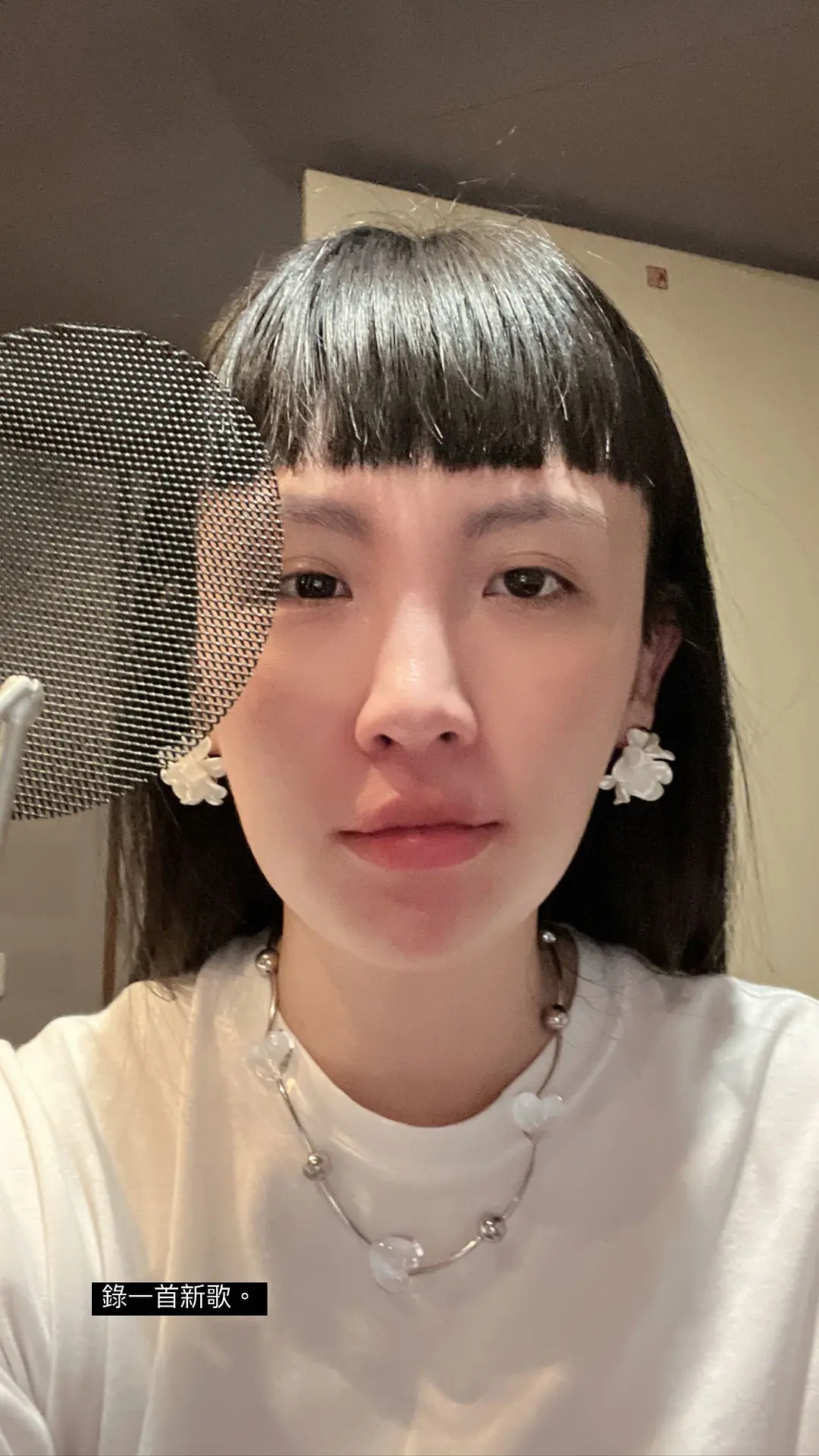魏如萱明日发行单曲《以上皆对》。 