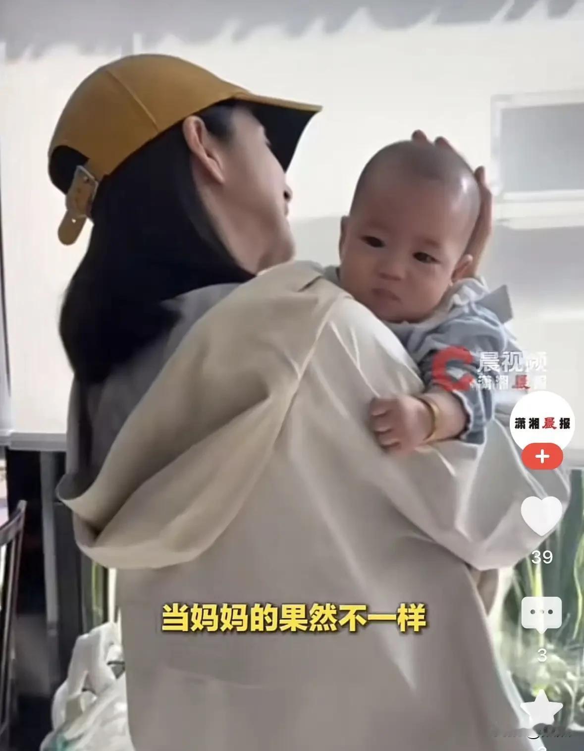 林依晨录制《花儿与少年》抱娃路透引发热议，不少网友偶遇节目户外录制现场，画面里林