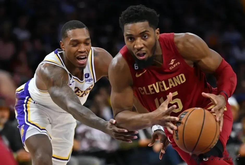 就在刚刚，NBA常规赛中湖人110-134不敌骑士，我们可以从以下几个方面进行评