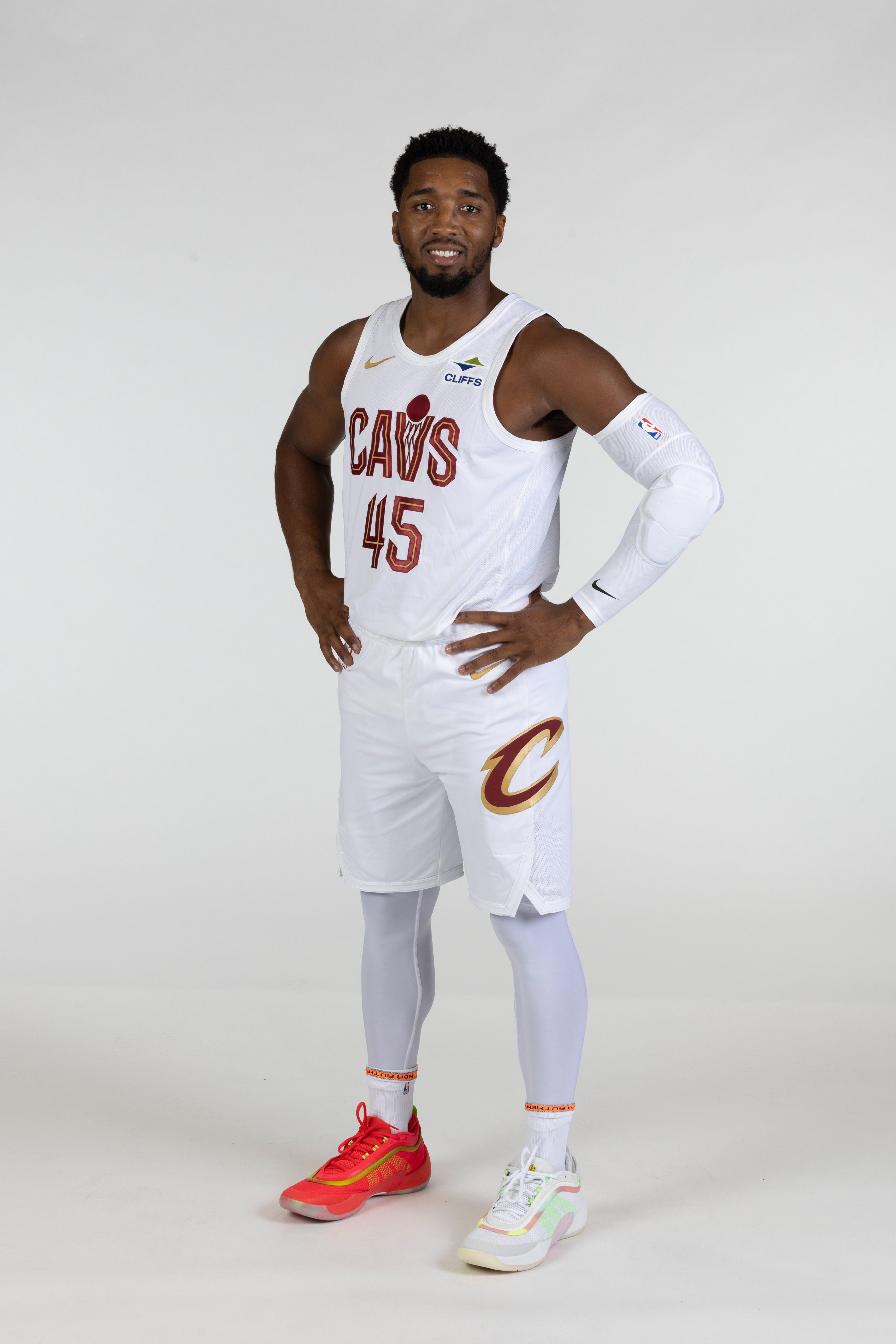 NBA官方祝福米切尔29岁生日快乐。能在骑士夺冠不？ ​​​