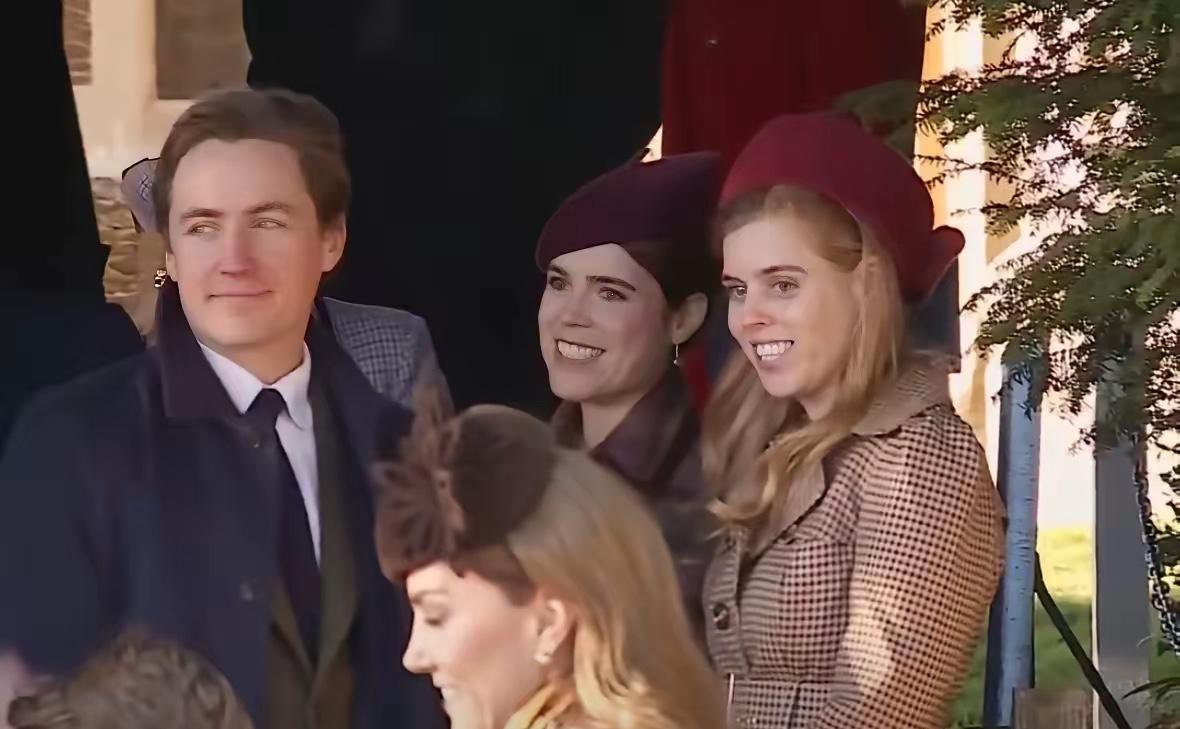 这对姐妹的优越感啥时候能消失啊，在这次的圣诞礼拜中碧翠丝公主时不时的偷看凯特。从