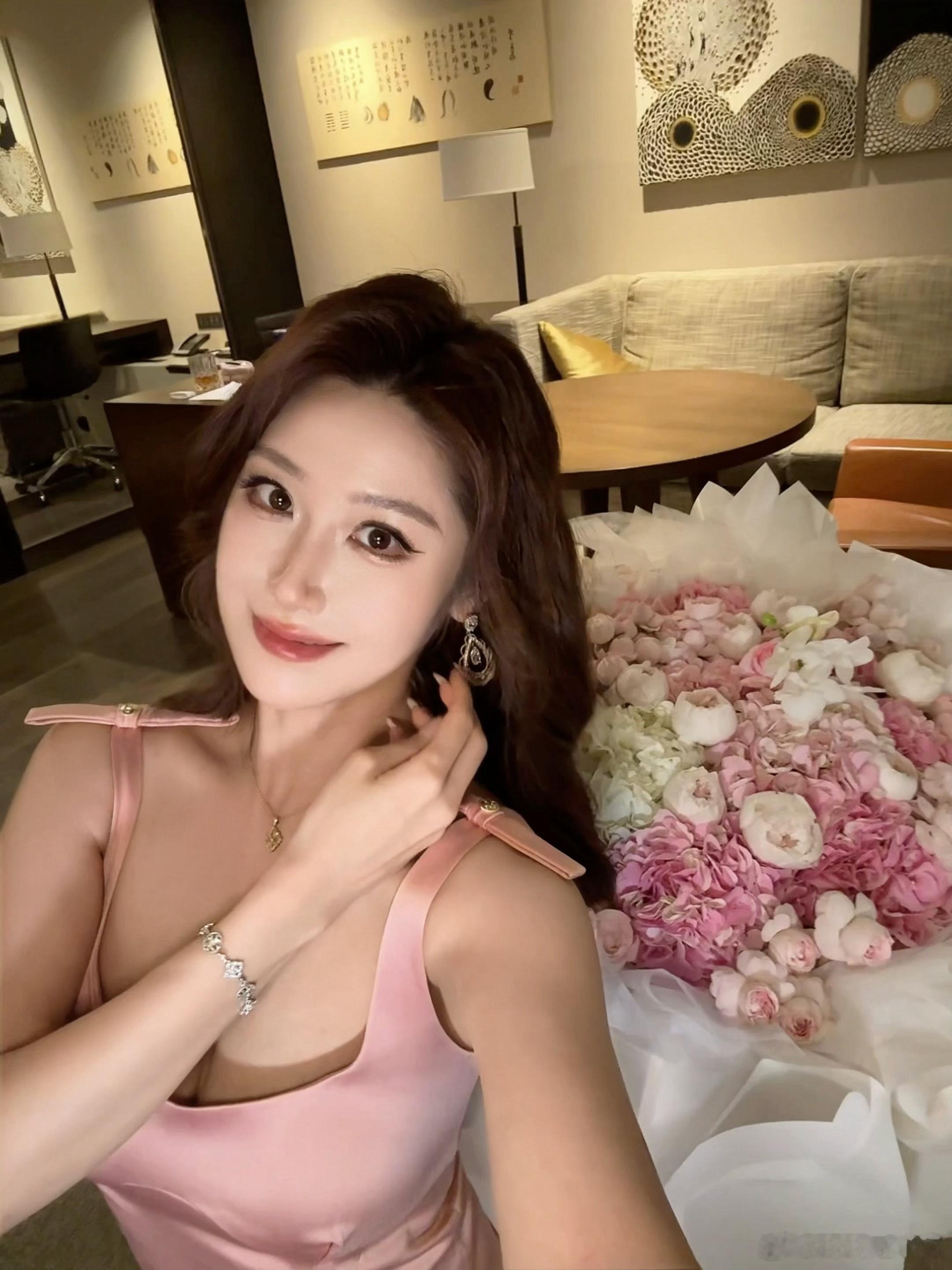 准！准！太准了！你们也试试⬇️豆包 指令：根据图片上的人物，生成一张神态特点相似