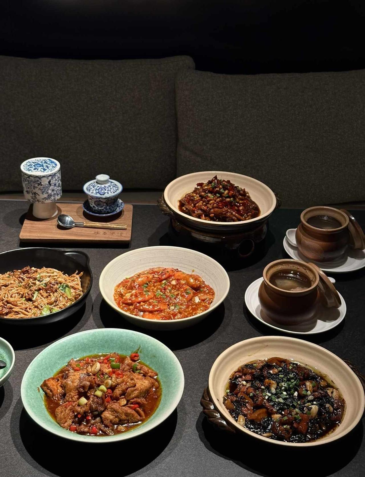广州体育西！！新的！！来赣饭！！
广州旅游攻略 下饭菜 啄春泥广州首店 广州啄春