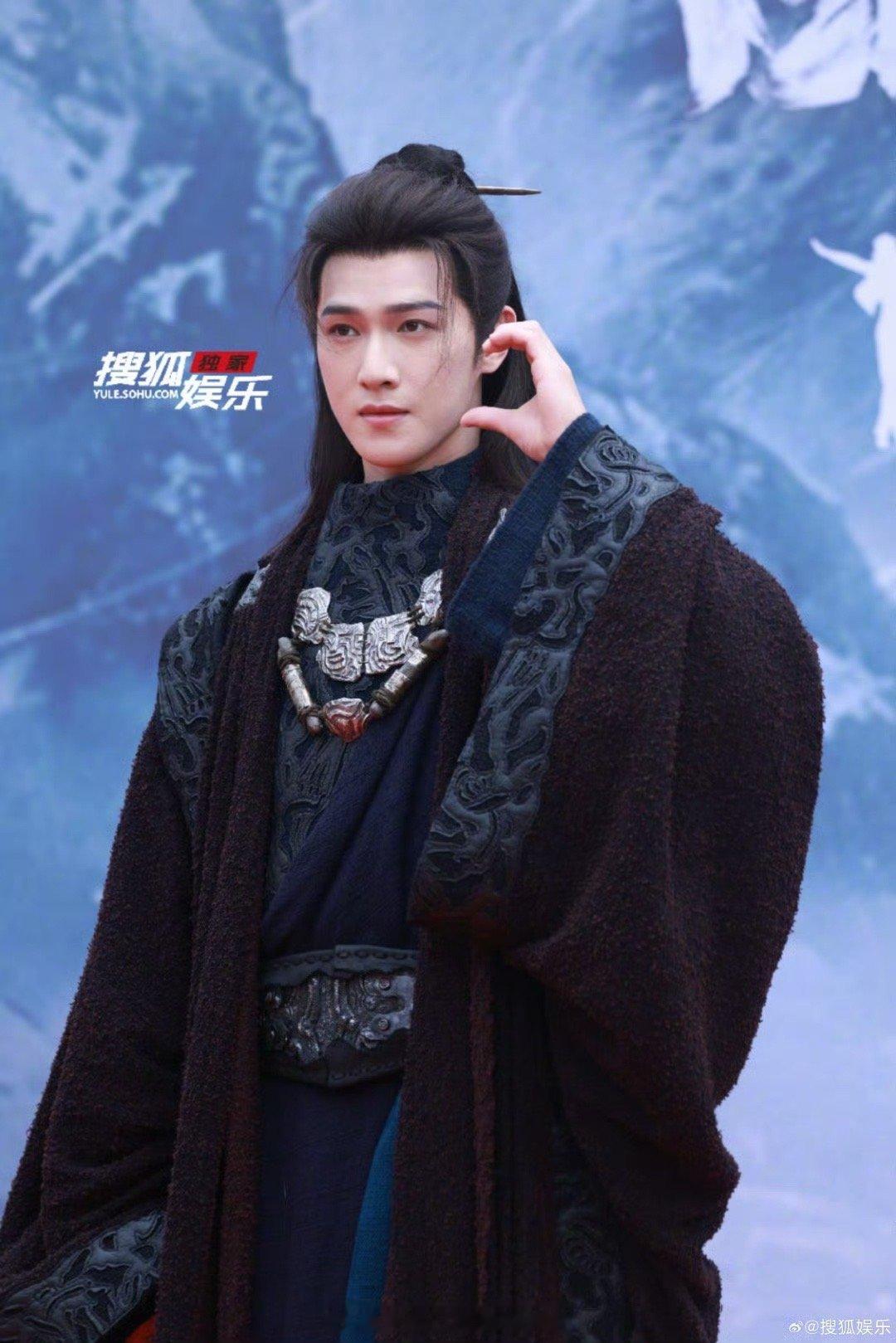 李昀锐、黄杨钿甜、张康乐冰湖重生 杀青礼红毯生图来了，状态如何？ 热点现场 ​​