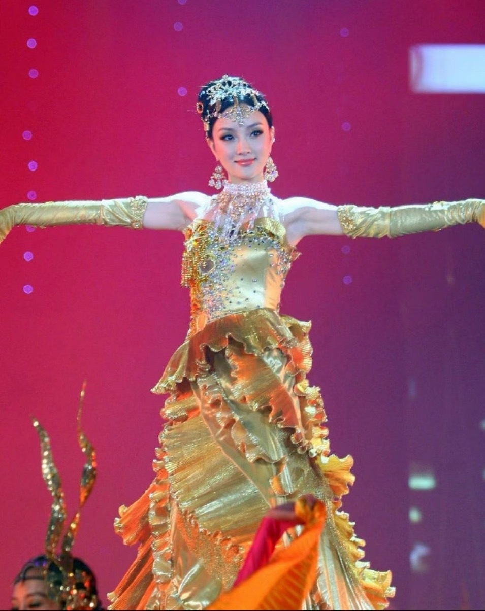 历届金鹰女神们，不知道为啥后来被取消了…2006第六届 刘亦菲19岁2008第七