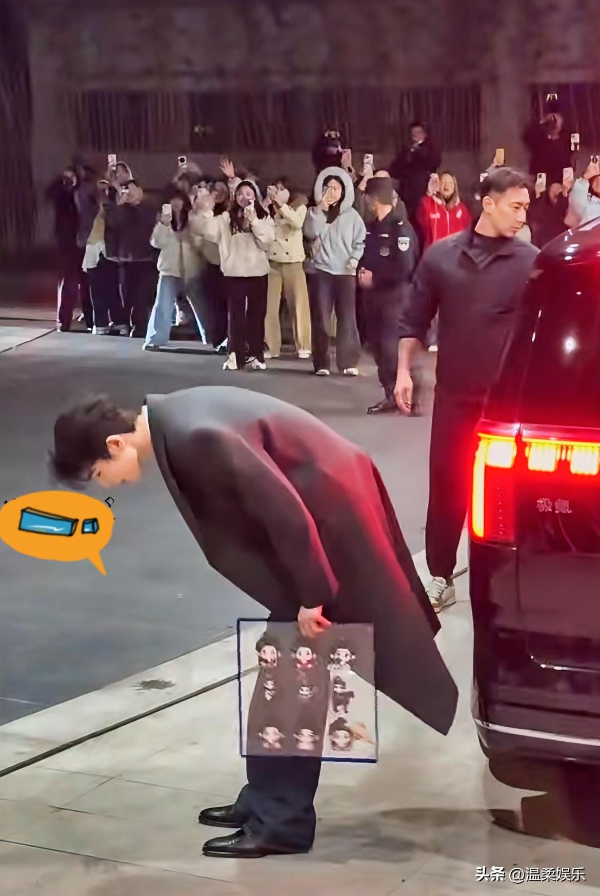 张凌赫也低头了！因数据📈造假感到内疚！[流泪][流泪]弯腰曲背就是他向粉丝最大