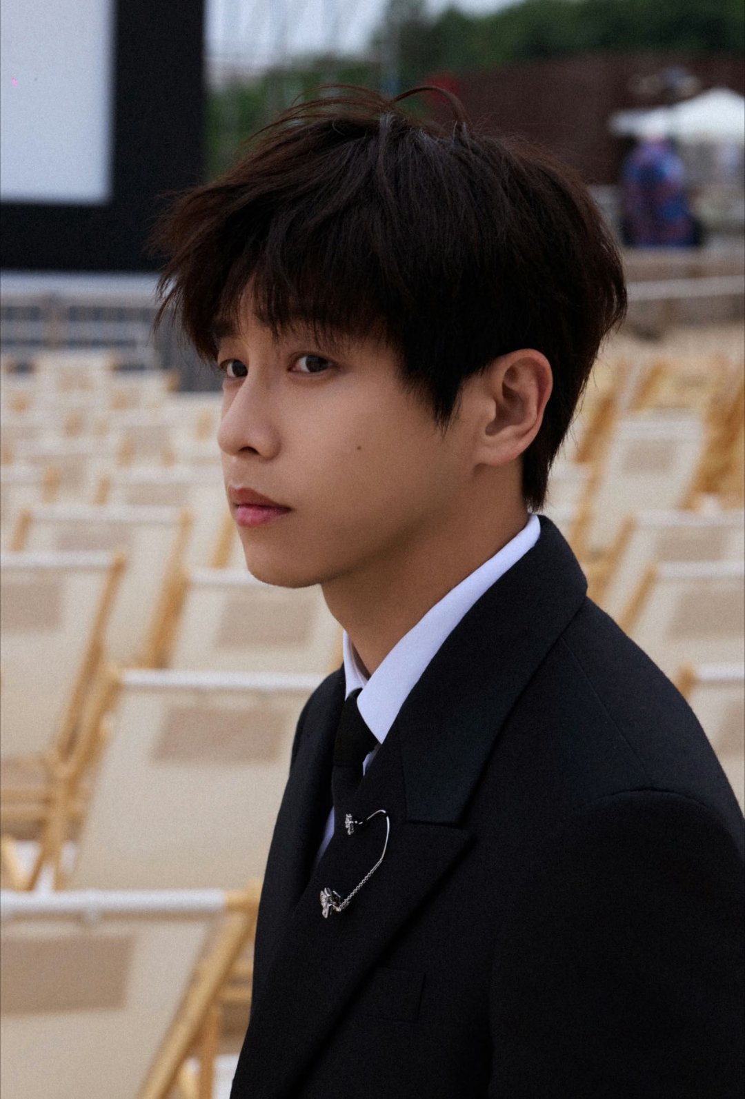 彭昱畅发文感谢大张伟梗王大张伟的应援从不让人失望！给彭昱畅送定制刮刮乐，满是打工