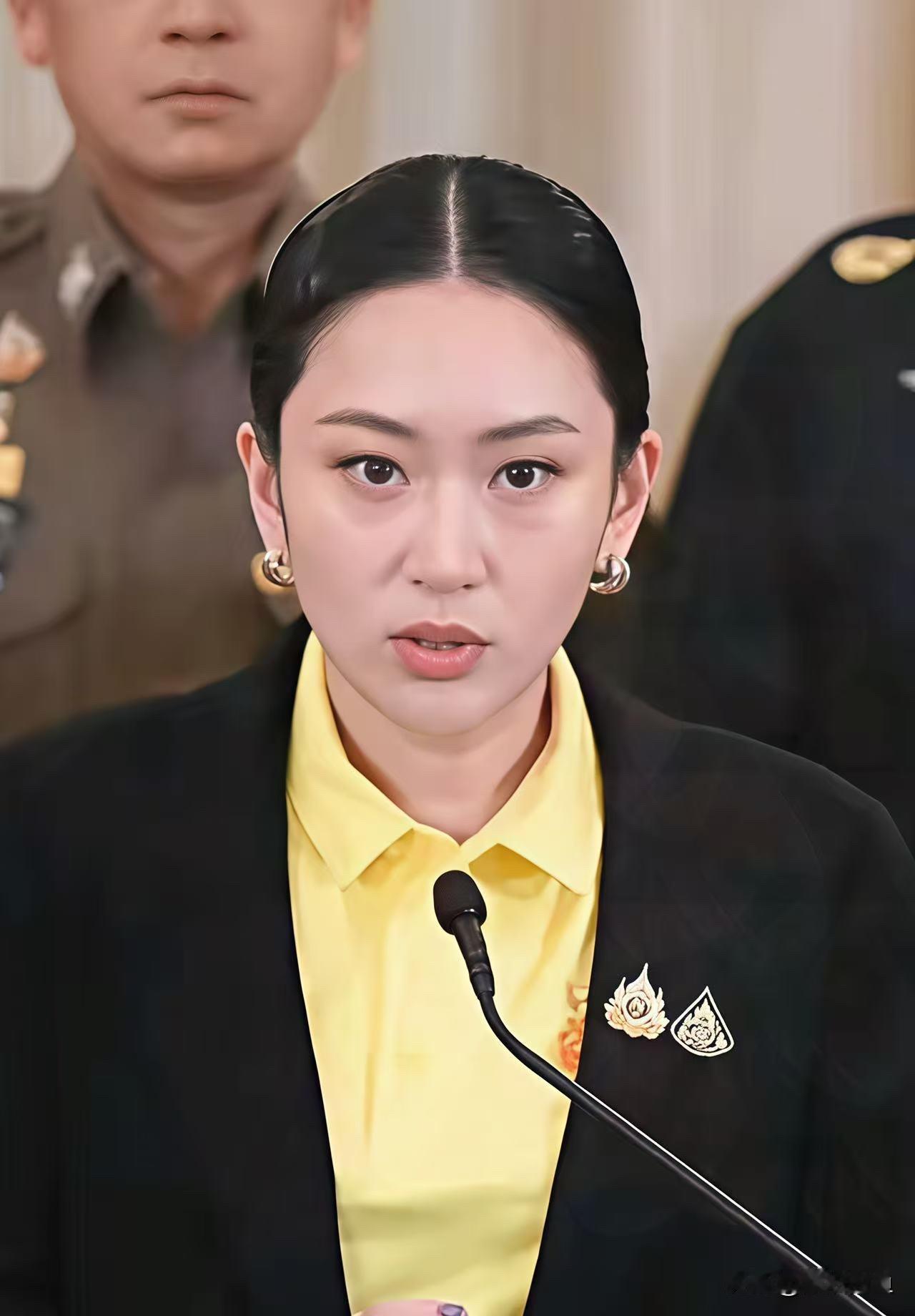 11月11日，泰国总理阿努廷重磅宣布：暂停执行与柬埔寨签署的和平联合声明，同时叫