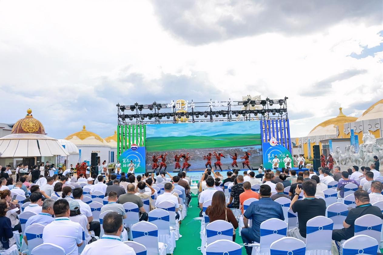 7月6日，以“策马山河远 酣歌岁月长”为主题的贵州茅台2026年内蒙古茅友嘉年华