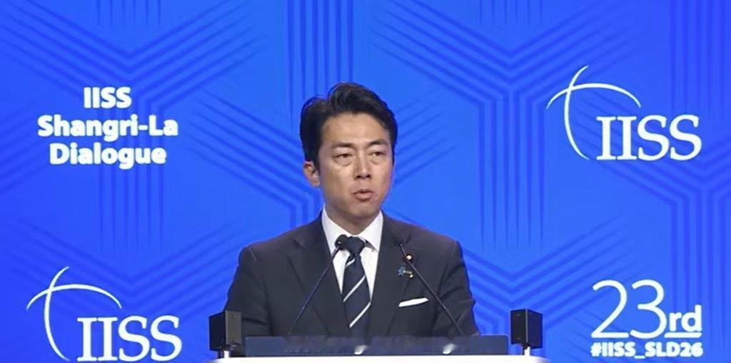 日本防长在香格里拉疯狂挑衅我国！
日本防长小泉真的太嚣张了，他竟然恶人先告状，他