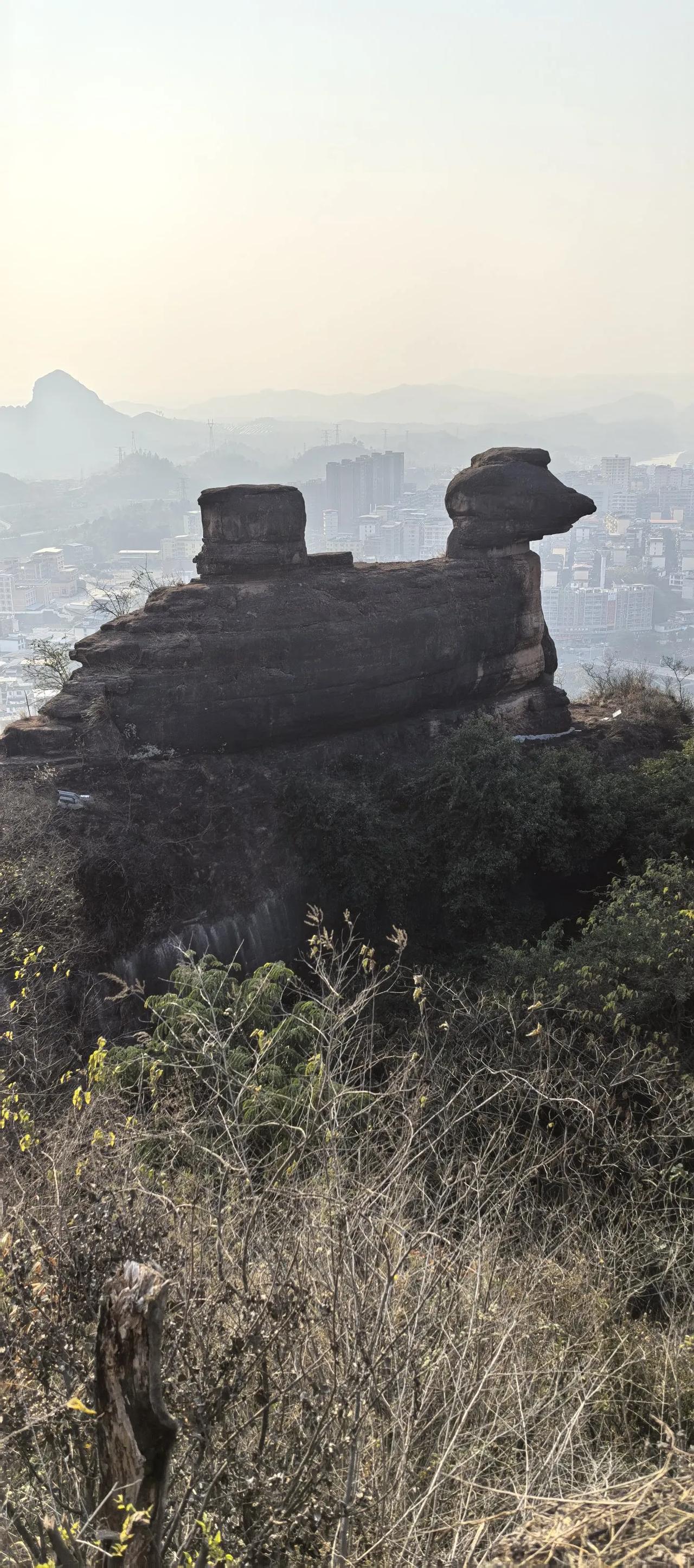 一路山色，随手拍一张风景照这就是古称广东八景之一、今为省级风景名胜区的金鸡岭。“