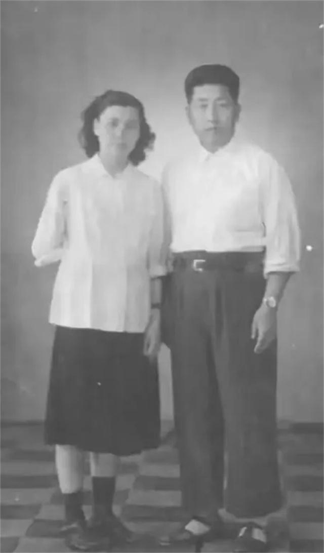 在1947年的那个深秋，副司令郑国仲的命运轨迹与湖北黄安这片土地再次交织。岁月如