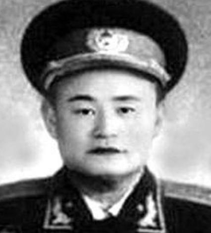 1957年，31军副军长李发在厦门检查战备，没想到，身边警卫员突然对着他连开3枪