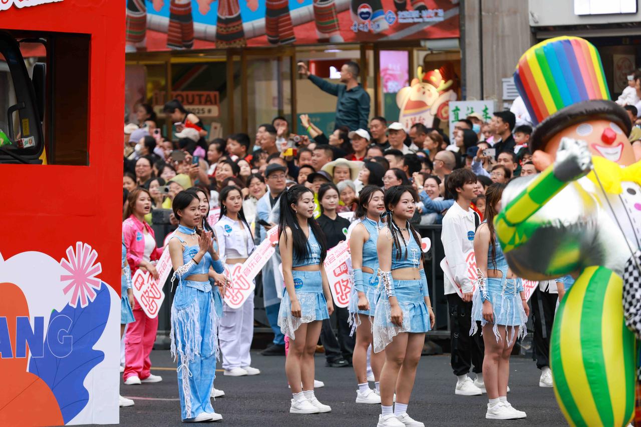 摄影，是普通人写给生活的情书

你有没有过这样的时刻：
路过街角一束刚好的光，