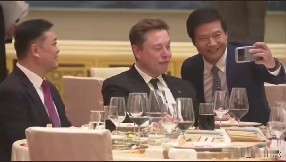 马斯克做梦都没有想到。中国行自己成为网红打卡点，成为众人眼中的香饽饽，在东方大国