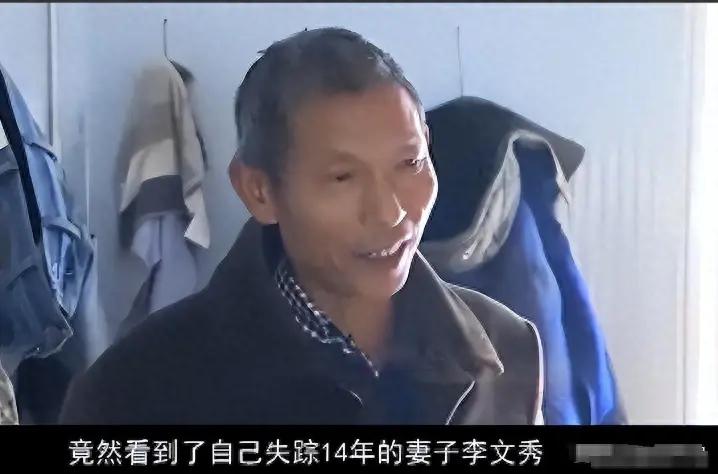 “最憋屈的男人！”2021年一老汉去饭店吃饭，偶然看见工友带着老婆，定睛一看，这