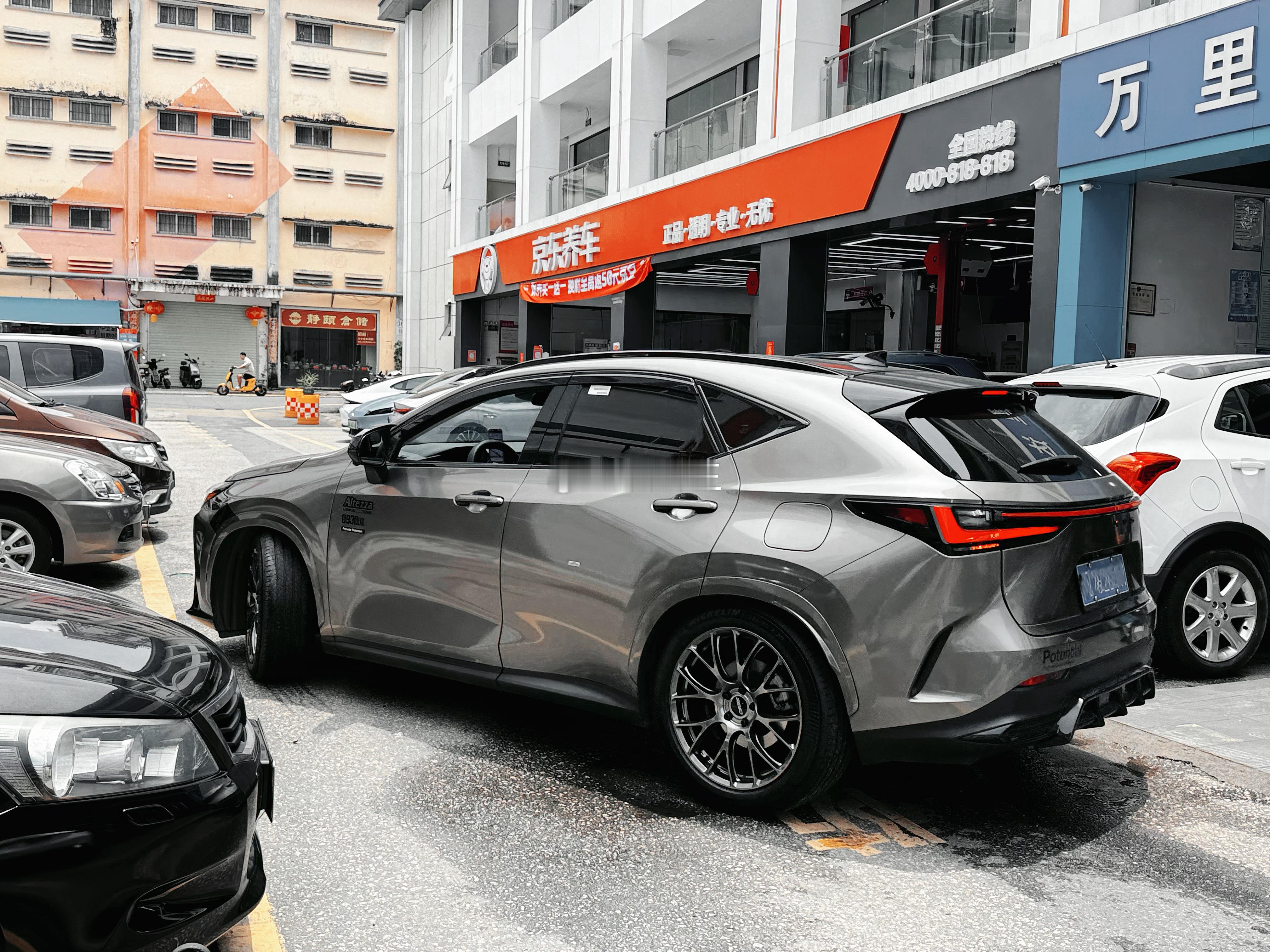 老哥的 NX350 两年前更换了一套全新 G025 18寸，正好需要更换舒适安静