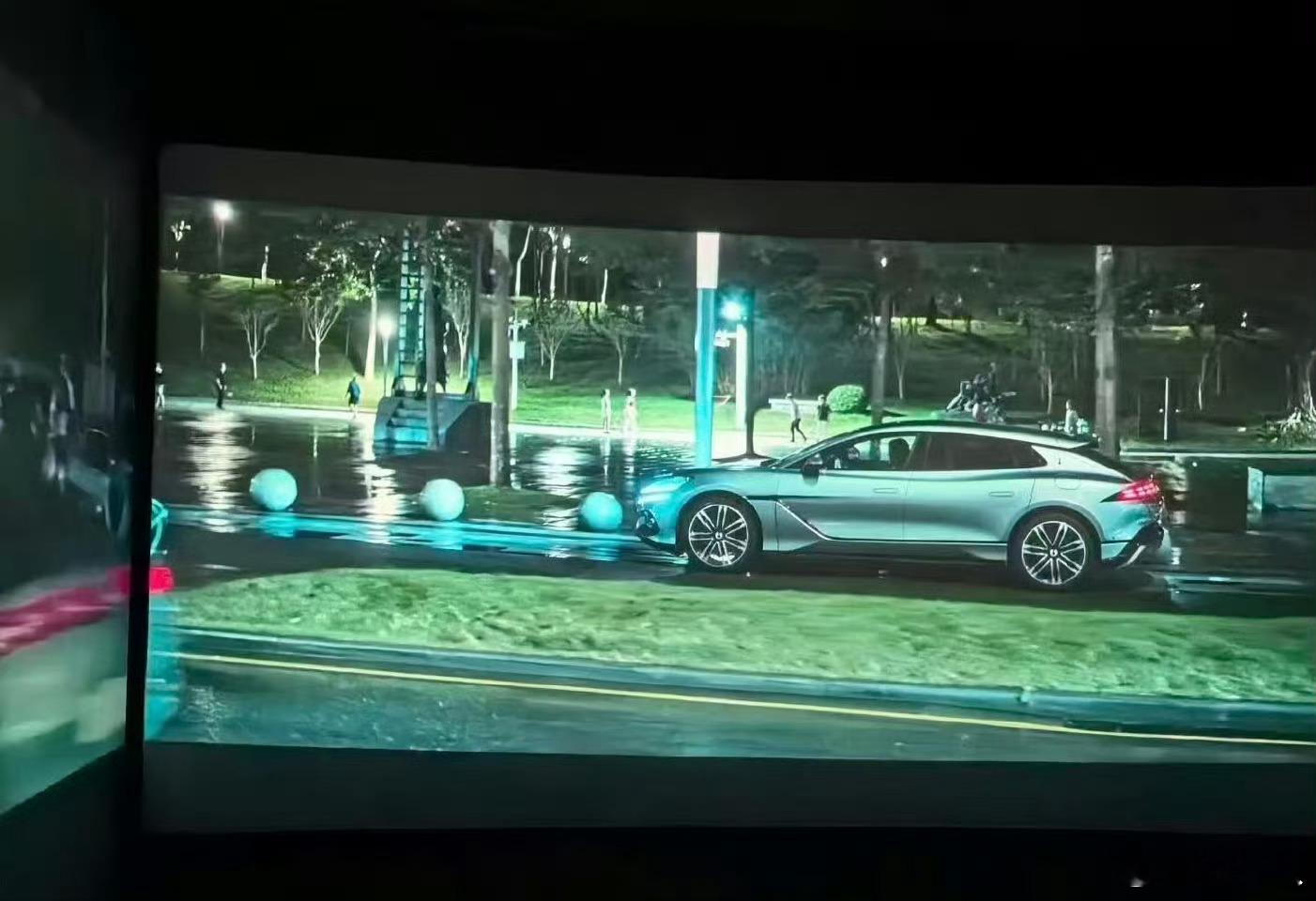 这几天我在外面旅游，回去我一定要看《惊蛰无声》不为别的，就想看看杨幂开着腾势Z9