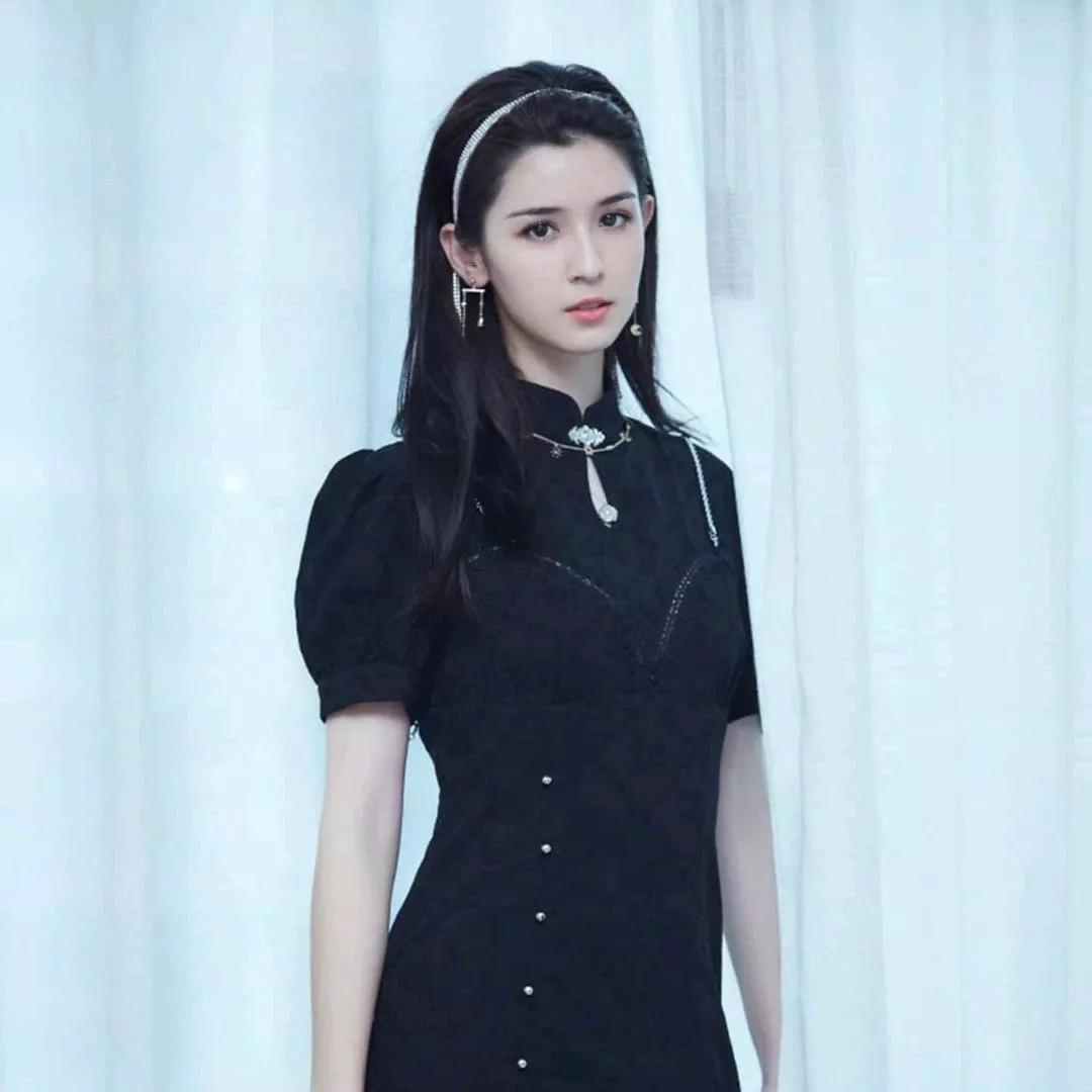 黑裙少女，优雅气质，惊艳亮相！温柔白裙少女 白裙少女 贵气黑裙女神 黑裙感美女 