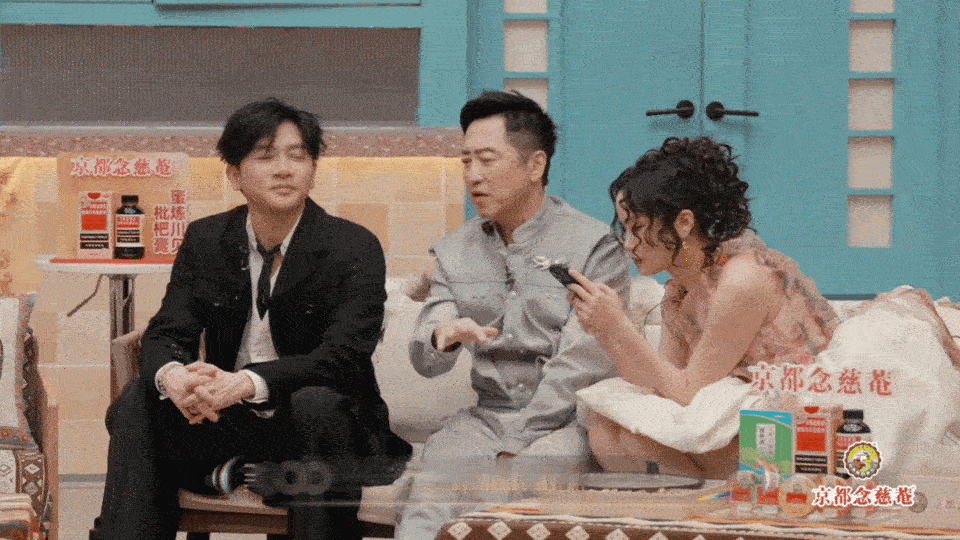 刚刷到这段狠狠被圈粉！黄龄独自一人去非洲 一个人闯非洲十晚，这份自由与勇气让庾澄