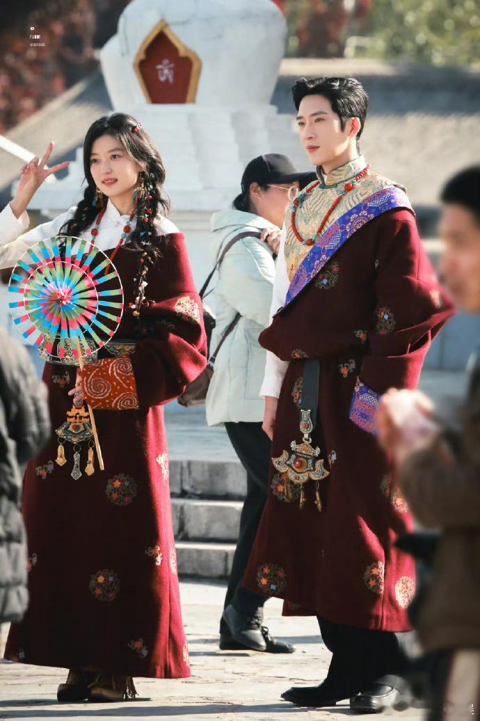 井柏然孙千藏族服饰路透 wow井柏然孙千《早春晴朗》藏族妆造路透有！好有氛围感[