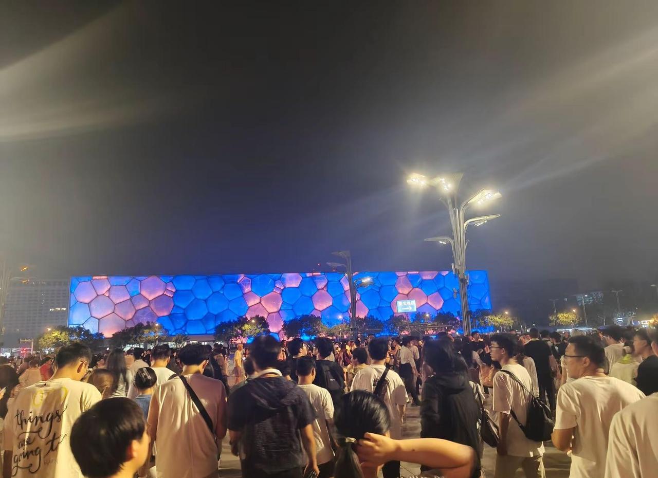 在拥挤的人潮我妥协了多少拍摄于2026年7月24日22:05薛之谦万兽之王北京站