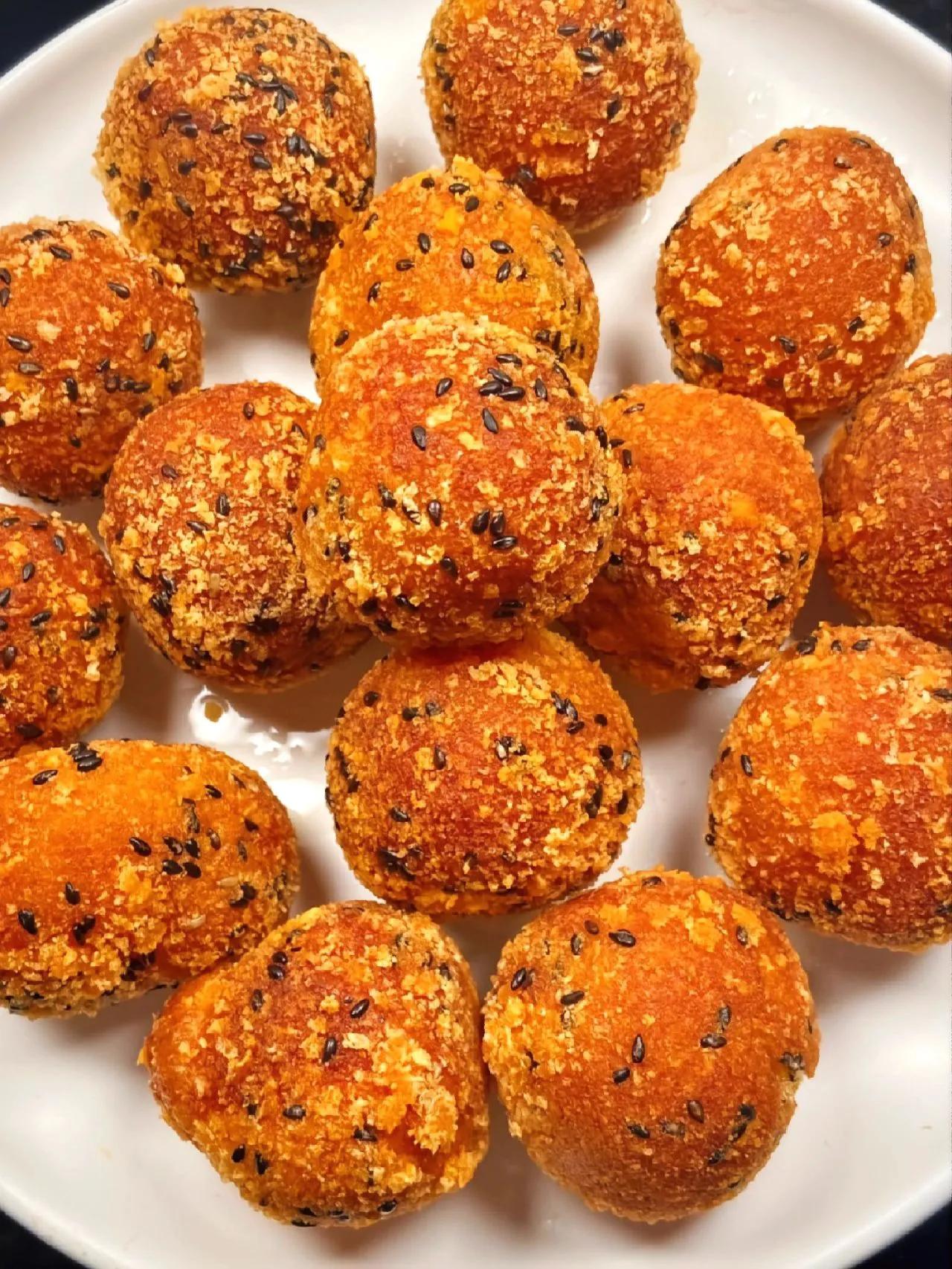 老公点名要吃的南瓜芝麻球，外酥里糯!
       今天分享一道南瓜芝麻球，外酥