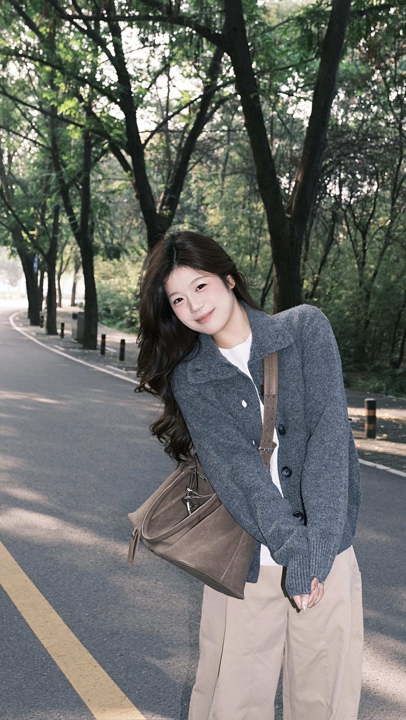 总会有一个人告诉你 你的开心比对错重要无条件的站在你这边