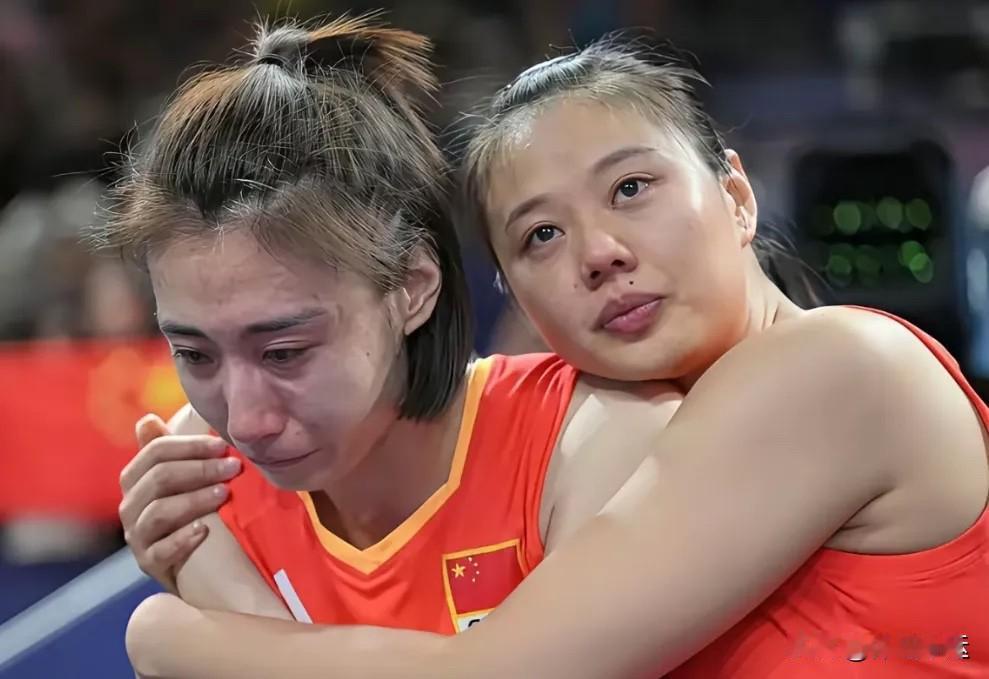 🏐亚锦赛冠军直通洛杉矶奥运会🔥🔥

  中国女排以2：3负于泰国女排。
 