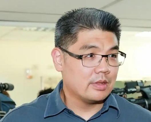 终于看到国民党内出现一个清醒的人，他就是前国民党副主席连胜文。他曾在接受台媒采访