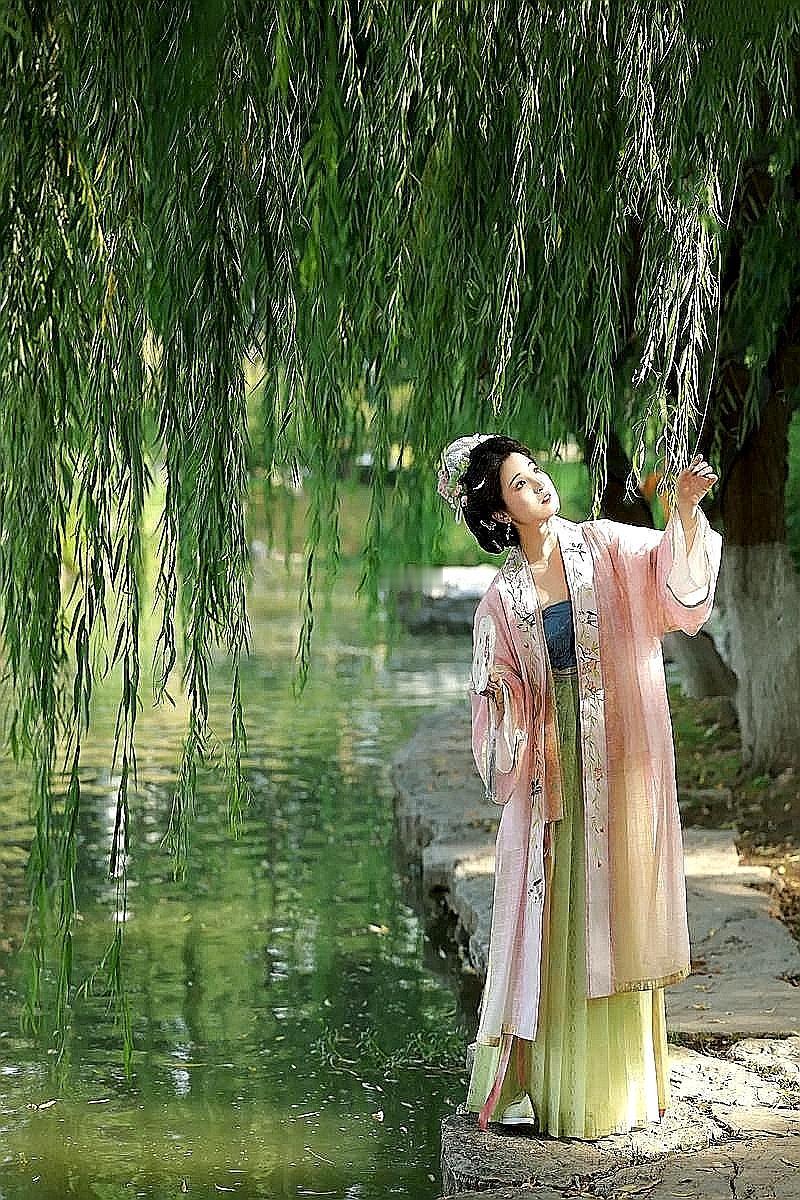 柳丝垂帘佳人一帘幽梦
[加一][加一][加一][加一][加一]
————————