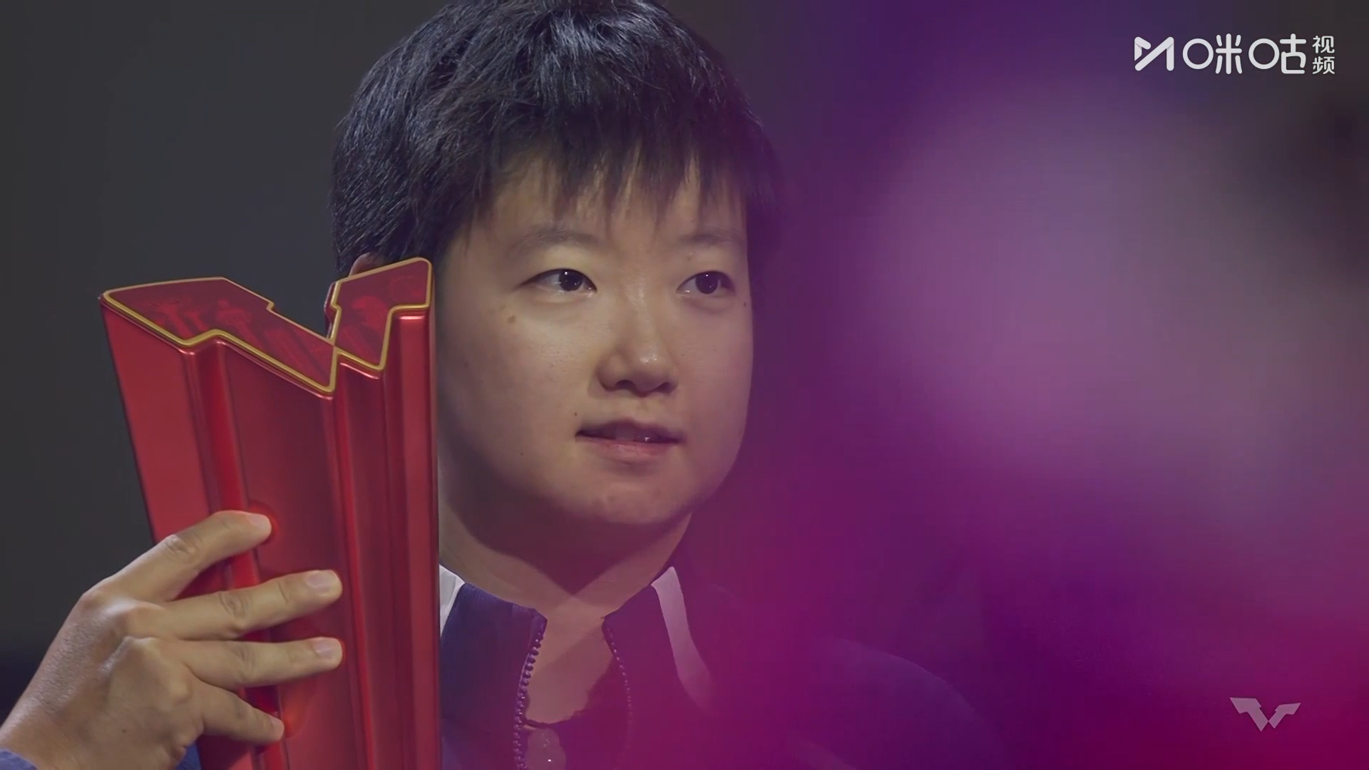 #孙颖莎捧起奖杯时刻# 🏆恭喜夺得WTT新加坡大满贯女单冠亚军！#孙颖莎新加坡