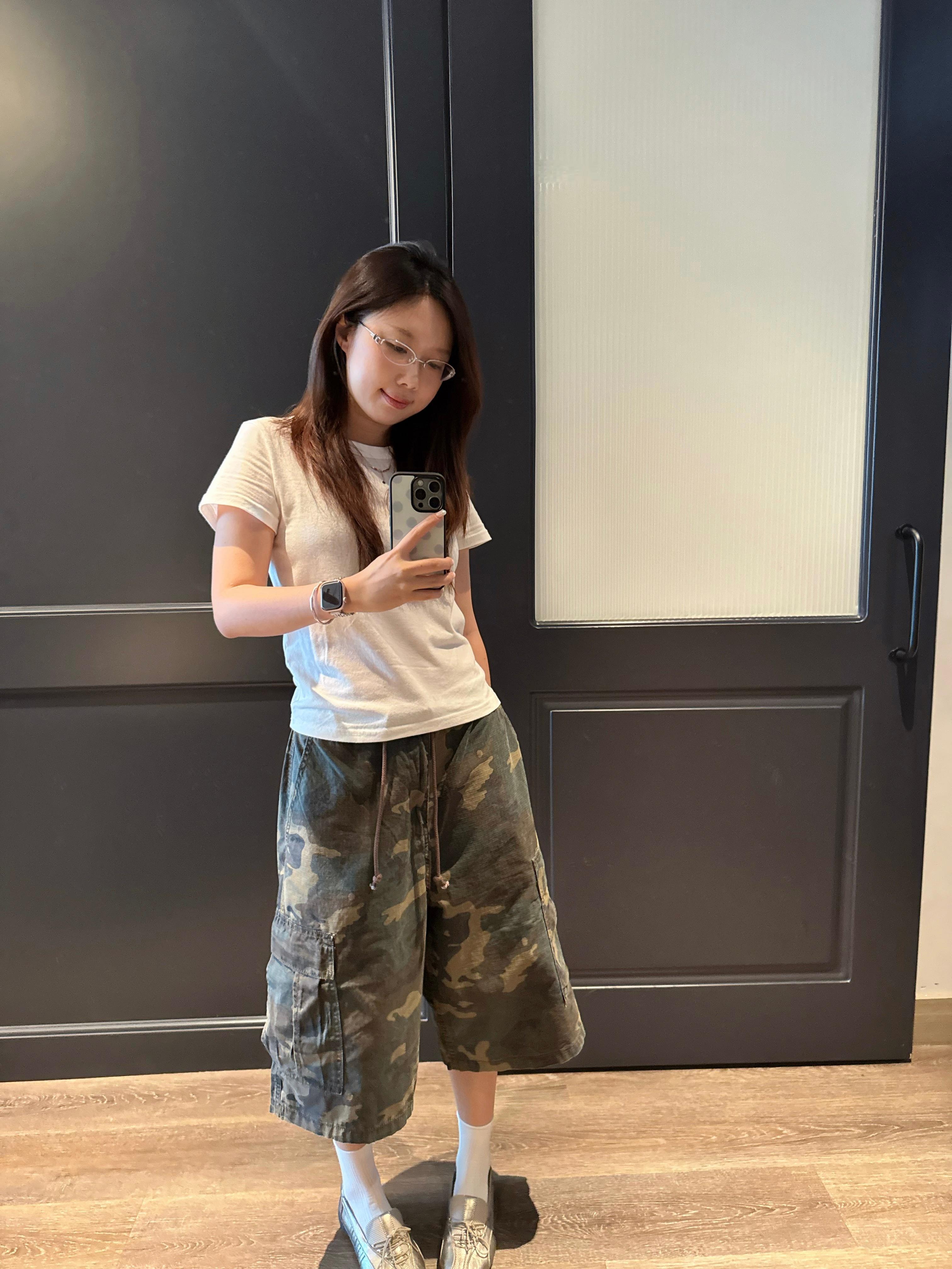 练完了 感觉脑袋尖尖的ps：距离🍑臀就差一条合适的瑜伽裤 