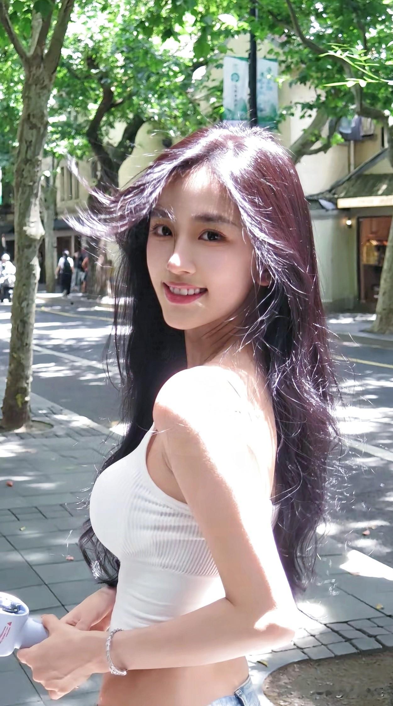 夏日微风，吹乱长发，甜在眉眼间🌞💕～清凉甜美穿搭 分享你的随手拍