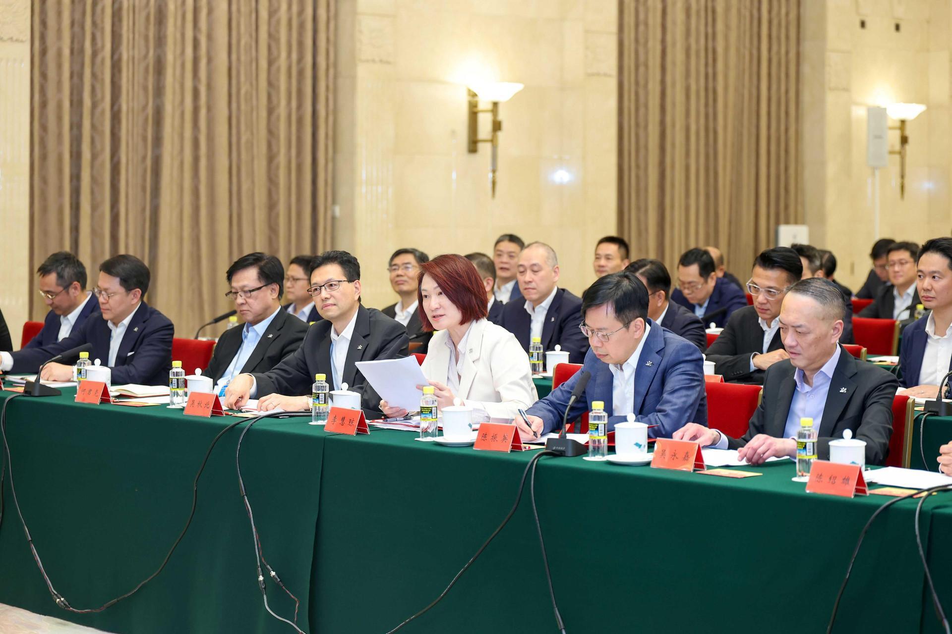 香港特区立法会议员完成国家事务研修考察新华社香港7月25日电（奚天麒）就香港特区